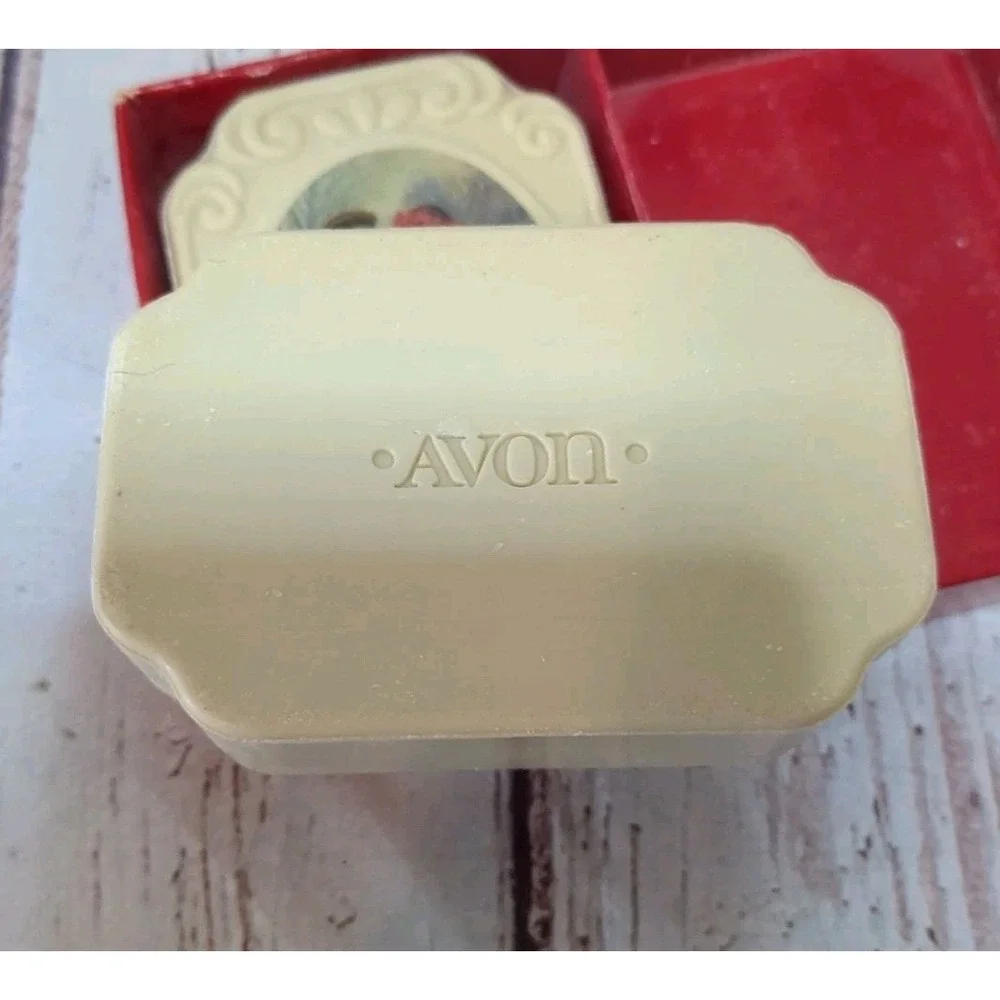 VINTAGE AVON WINTER FROLICS Decorative Soap UNUSED IN BOX - 2 Bars Winter Decals